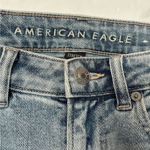American Eagle Mom Straight Jean High Rise Light Blue Denim Jeans Size 2 Short - Picture 5 of 16
